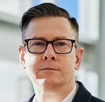 Portrait d'Alexander Hughes, directeur général d'une société spécialisée dans le trading de cryptomonnaies
